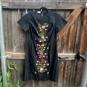VTG Miss Hong embroidered black Sheath DRESS Chinese souvenir Medium
